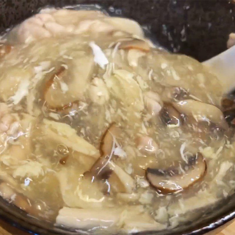 Step 5 Finished product Pig brain soup with oysters