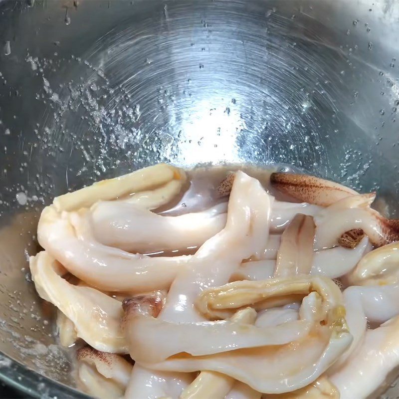 Step 2 Blanch, peel and clean the snails Grilled giant snails with onion fat