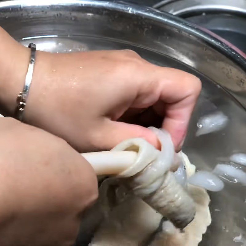 Step 2 Blanch, peel and clean the snails Grilled giant snails with onion fat