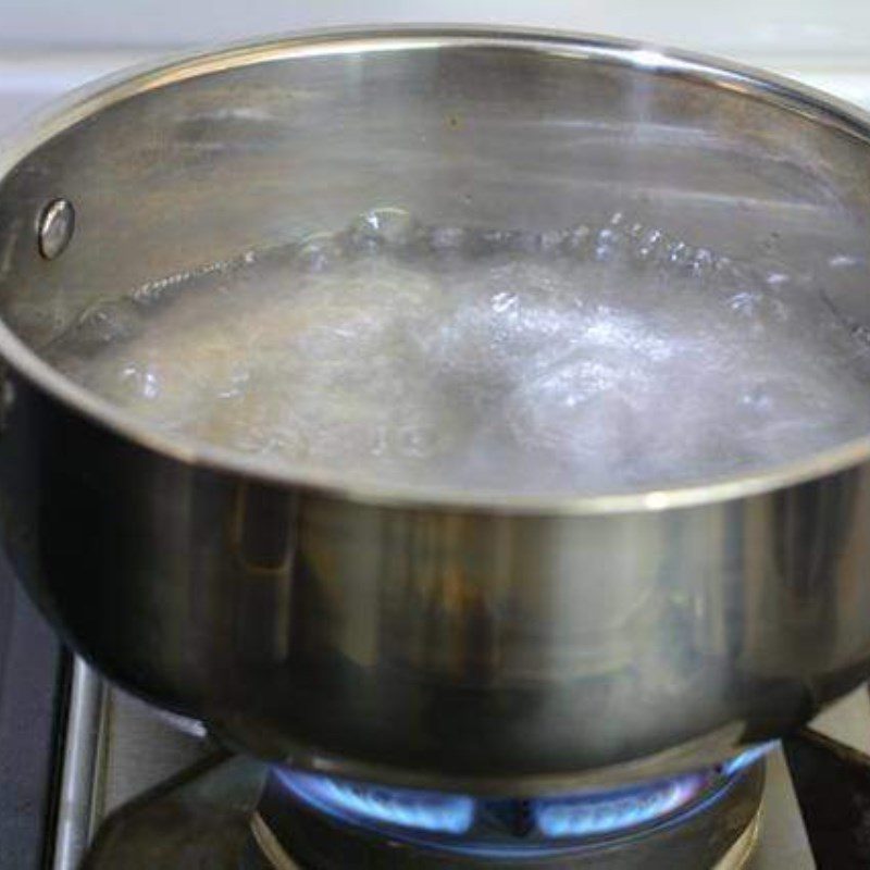 Step 6 Blanching noodles and rice noodles Vegetarian noodle dish