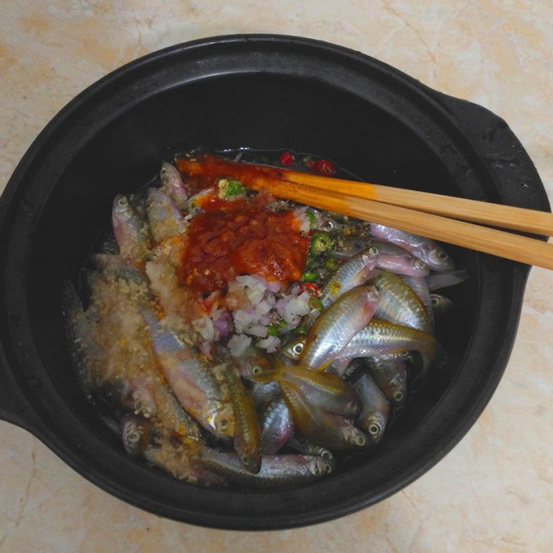 Step 2 Marinate the fish Braised snakehead fish with pepper