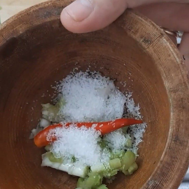 Step 3 Marinate the fish Fish soup (Nha Trang fish) simmered