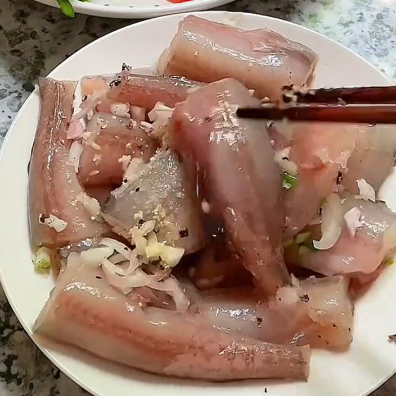 Step 2 Marinate the fish Braised fish with pepper