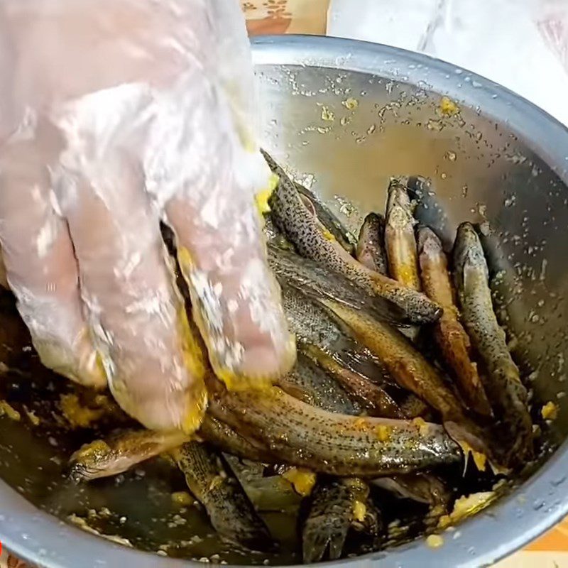 Step 2 Marinate the fish Eel fried with betel leaves