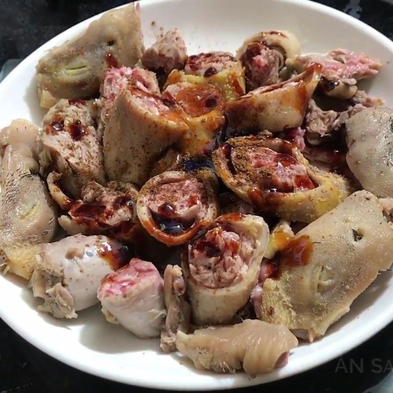 Step 2 Marinate chicken neck Fried five-spice chicken neck using air fryer