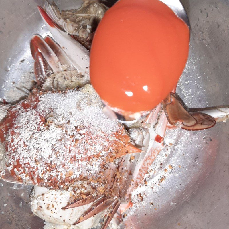 Step 3 Marinate the crab Garlic fried crab