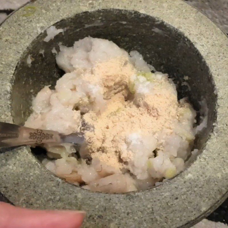 Step 2 Seasoning for shrimp-filled rose dumplings