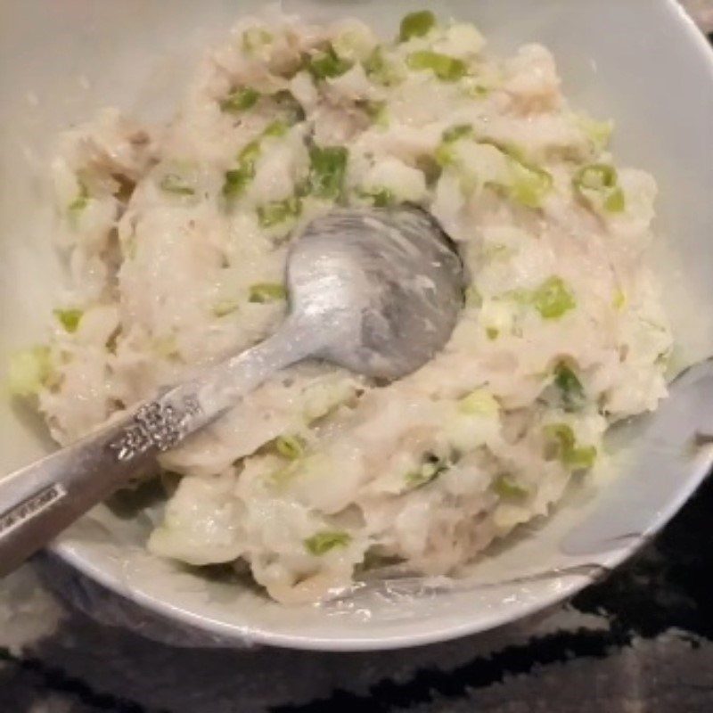 Step 2 Seasoning for shrimp-filled rose dumplings