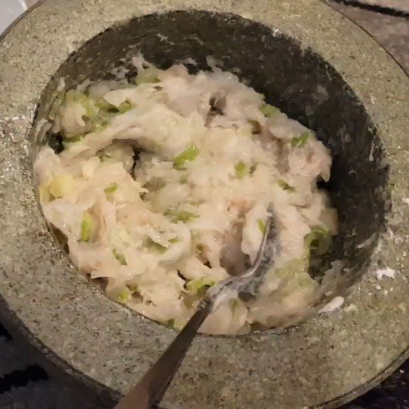 Step 2 Seasoning for shrimp-filled rose dumplings