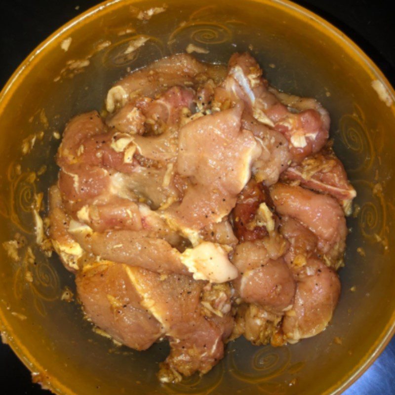 Step 2 Marinate the pork ribs Fried garlic pork ribs