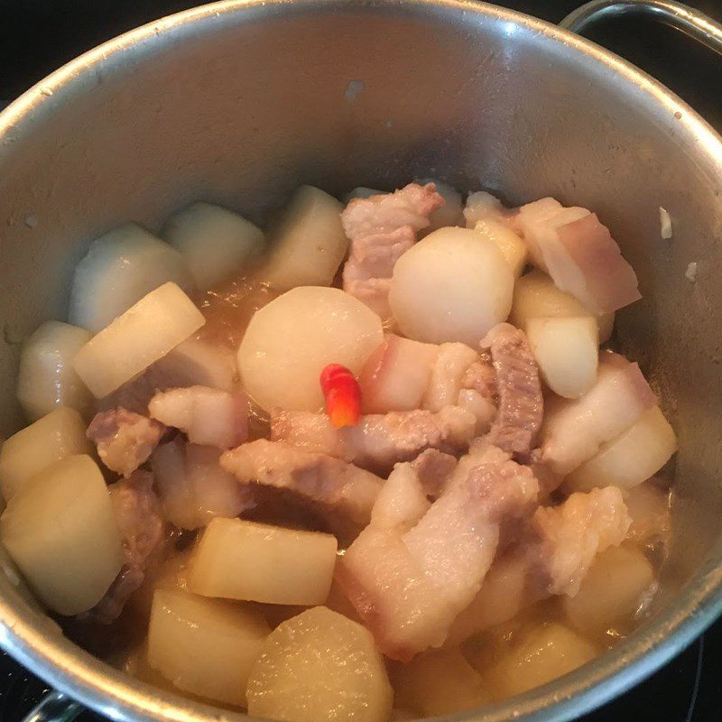 Step 3 Braised meat with radish Pork belly braised with white radish without caramel color