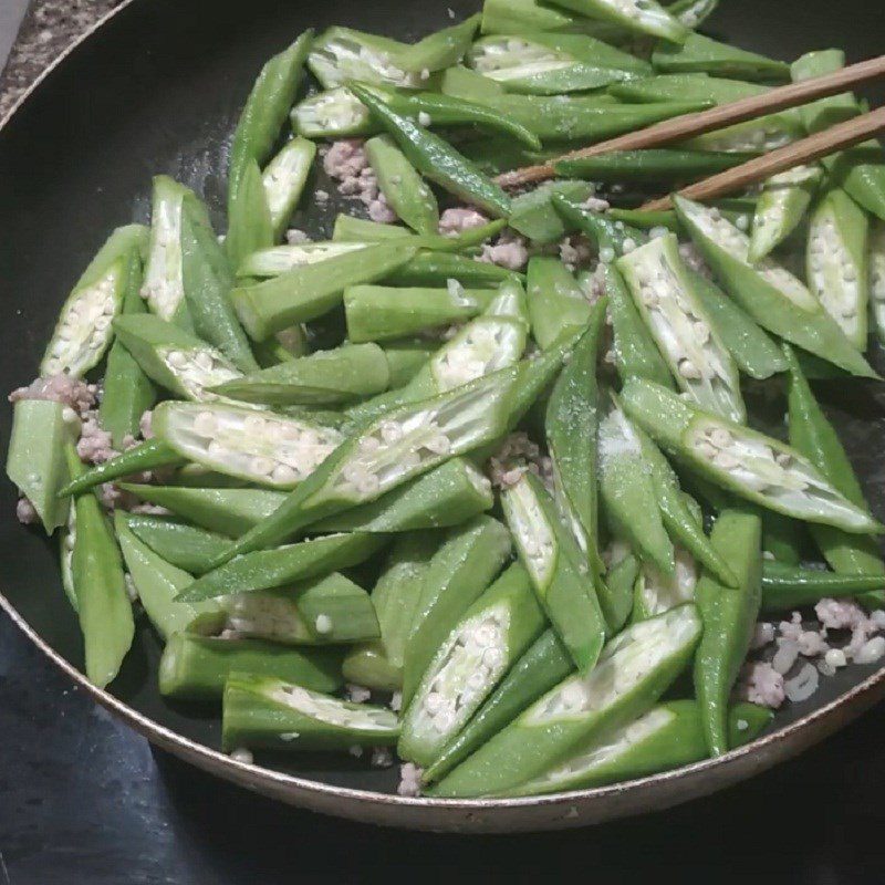 Step 2 Stir-fried Okra Stir-fried okra with minced meat