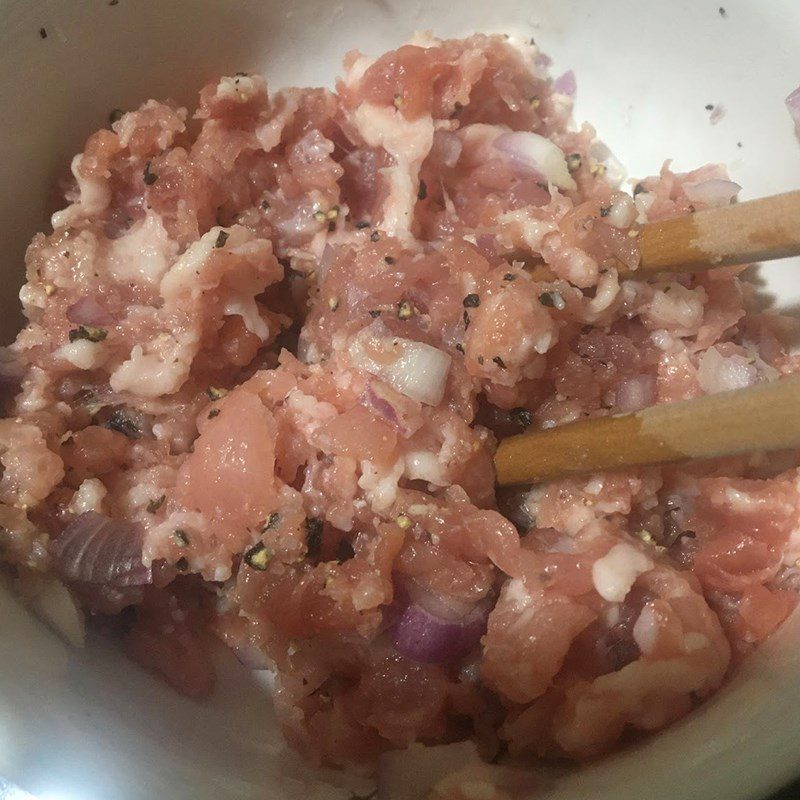 Step 2 Marinate minced meat for grilled eggplant rolls