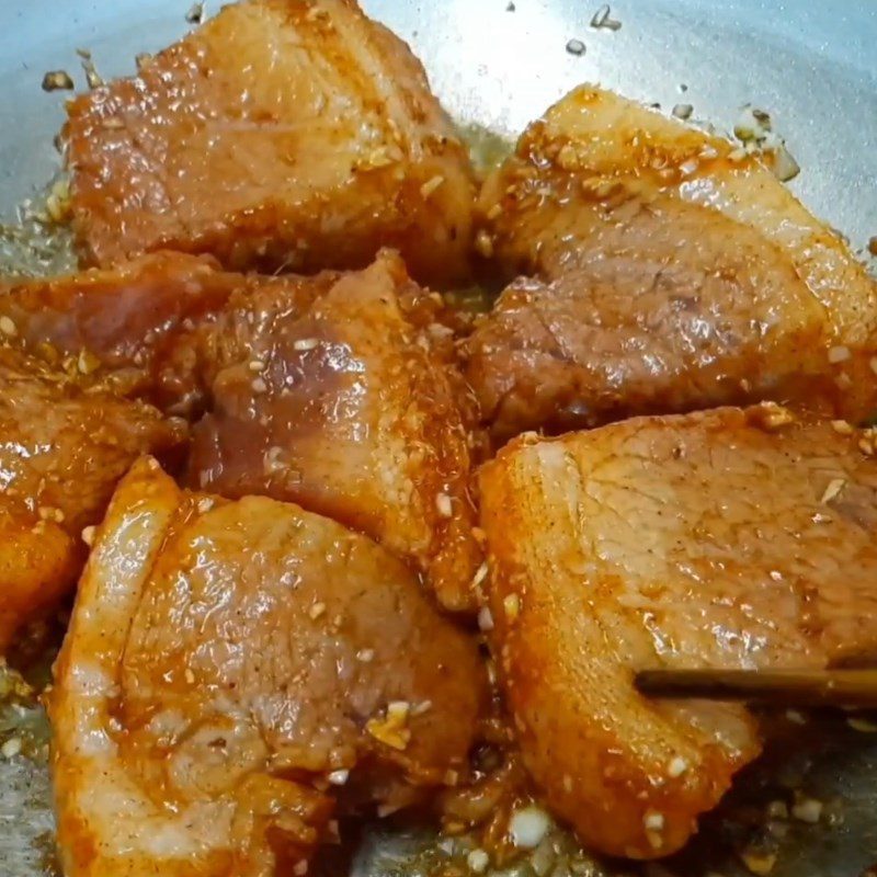 Step 5 Marinate and braise the pork Sticky rice with pandan leaf and braised pork