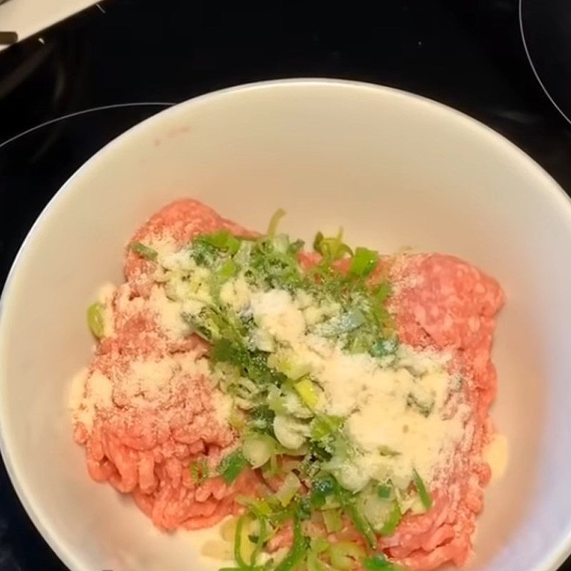 Step 6 Marinate the meatballs for Hai Phong Water Fern Cake