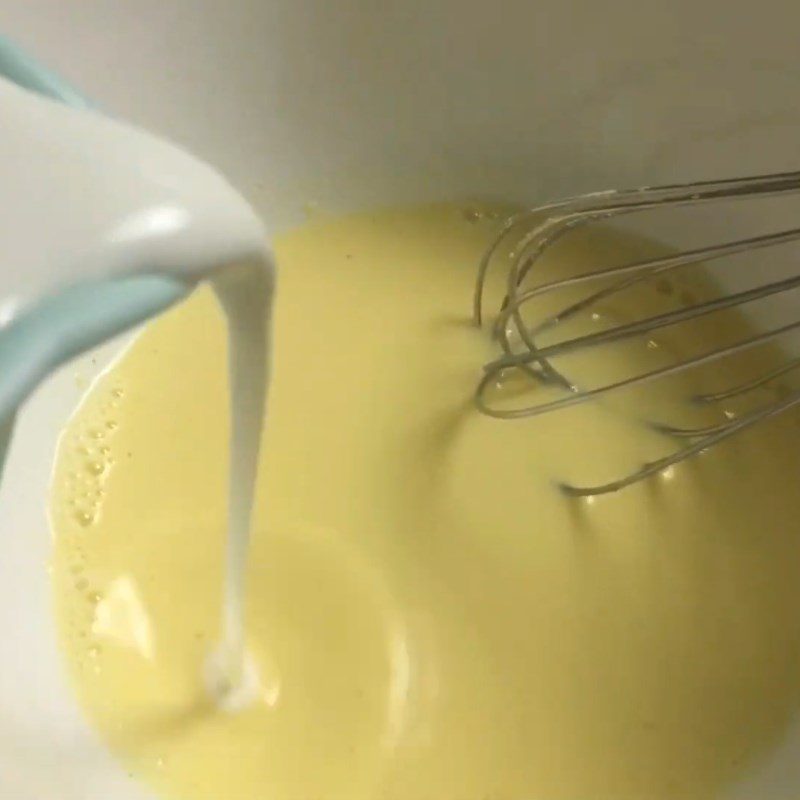 Step 2 Mix the egg milk mixture for Fruit Cream