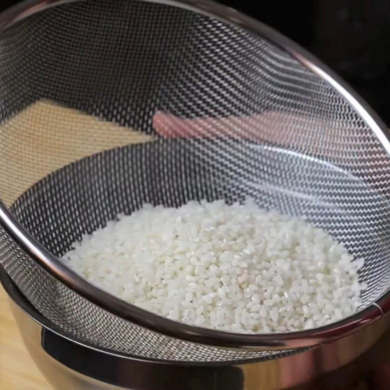 Step 1 Rinse the rice for Milk Porridge