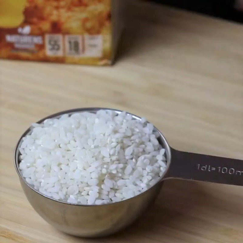 Step 1 Rinse the rice for Milk Porridge