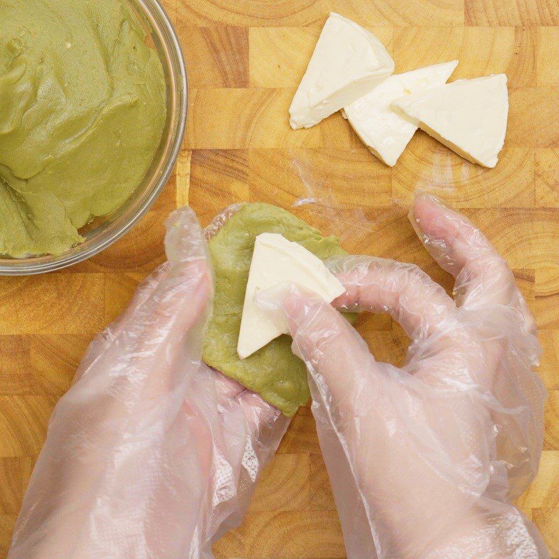 Step 2 Shape the filling and form Green Tea Cheese Mooncake using sandwich