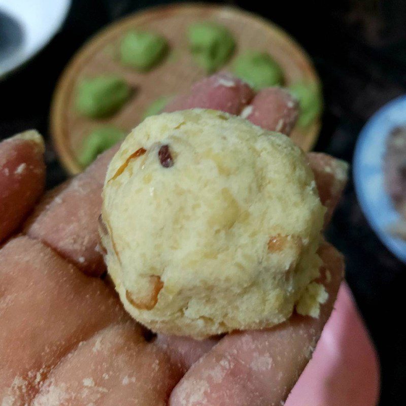 Step 6 Forming the filling for mung bean sticky rice