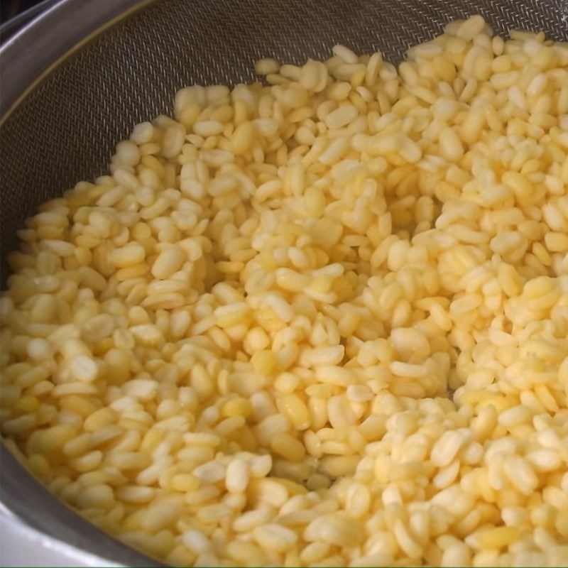 Step 1 Rinse and steam the mung beans for Purple Sweet Potato Cake