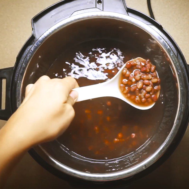 Step 1 Rinse and cook the red beans for Red Bean Mochi