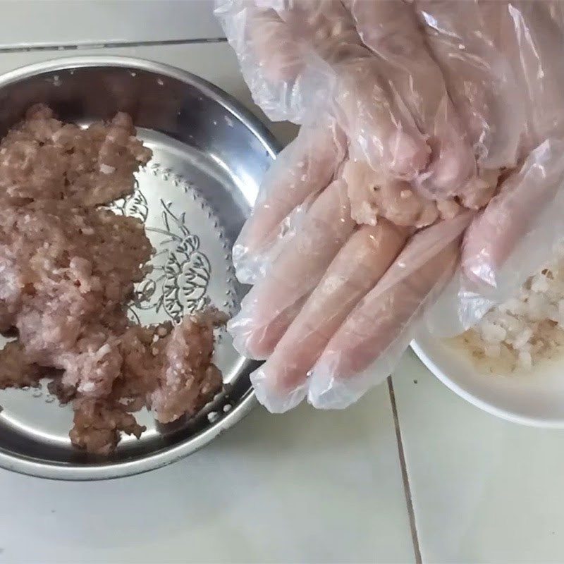 Step 4 Shaping the rambutan pork ball Fried rambutan