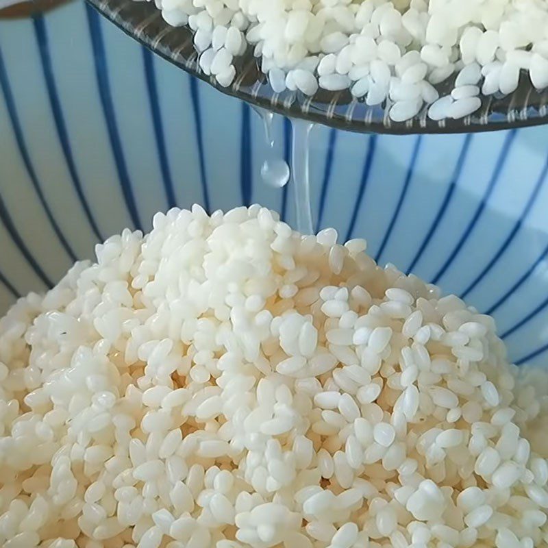 Step 1 Rinse and soak sticky rice for Pork Sticky Rice