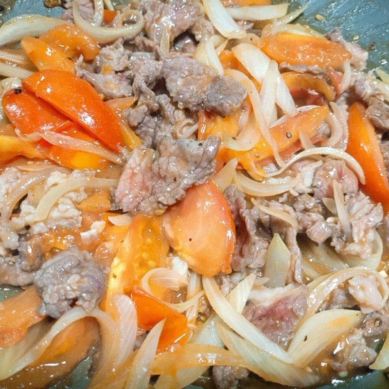 Step 3 Stir-fry rice noodles with beef Stir-fried rice noodles with beef