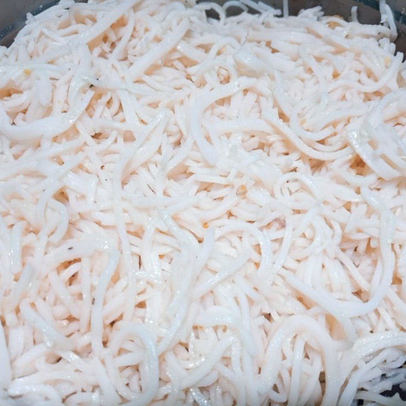 Step 3 Stir-frying pho with beef