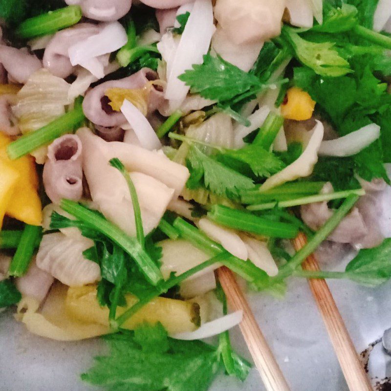 Step 3 Stir-fried fish stomach with pickled vegetables Fish stomach stir-fried with pickled vegetables