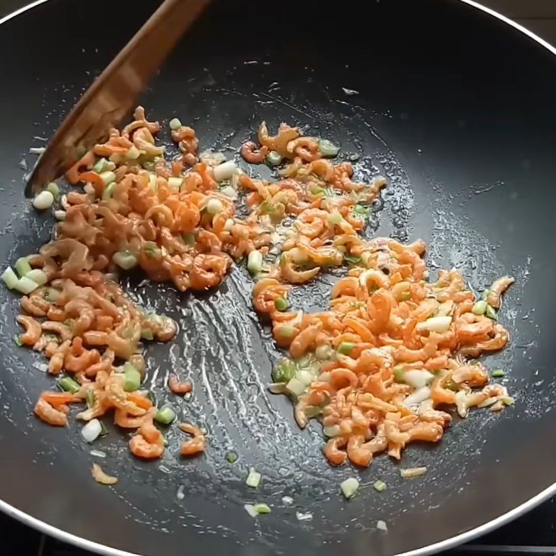 Step 3 Stir-fried Corn with Dried Shrimp and Sausage