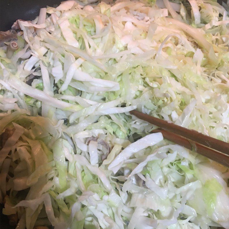 Step 2 Stir-fried Cabbage Chicken Guts Stir-fried with Cabbage