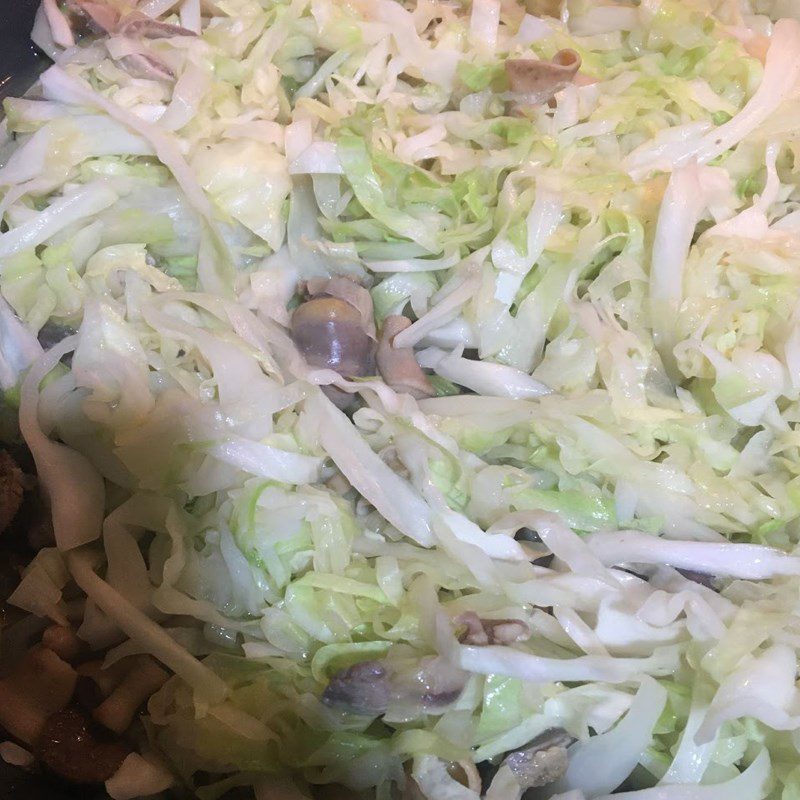 Step 2 Stir-fried Cabbage Chicken Guts Stir-fried with Cabbage