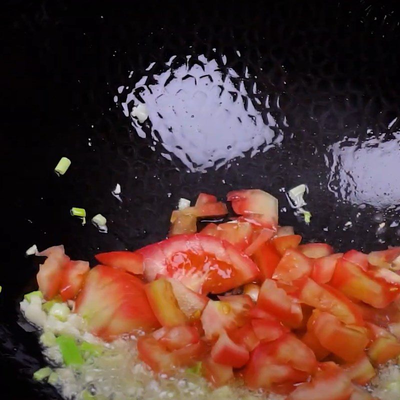 Step 3 Stir-frying zucchini with eggs