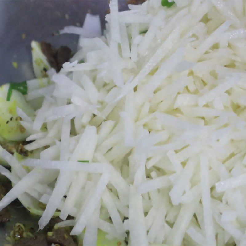 Step 4 Stir-fried vegetarian beef Vegetarian dry noodle stir-fried beef