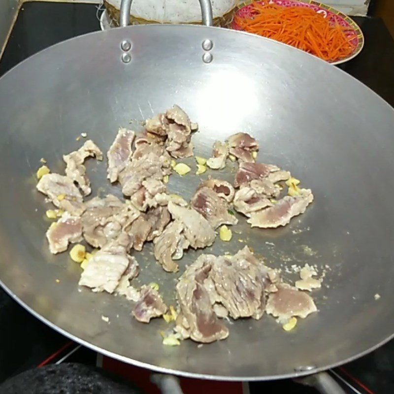 Step 3 Stir-fry the noodles Stir-fried noodles with greens and pork