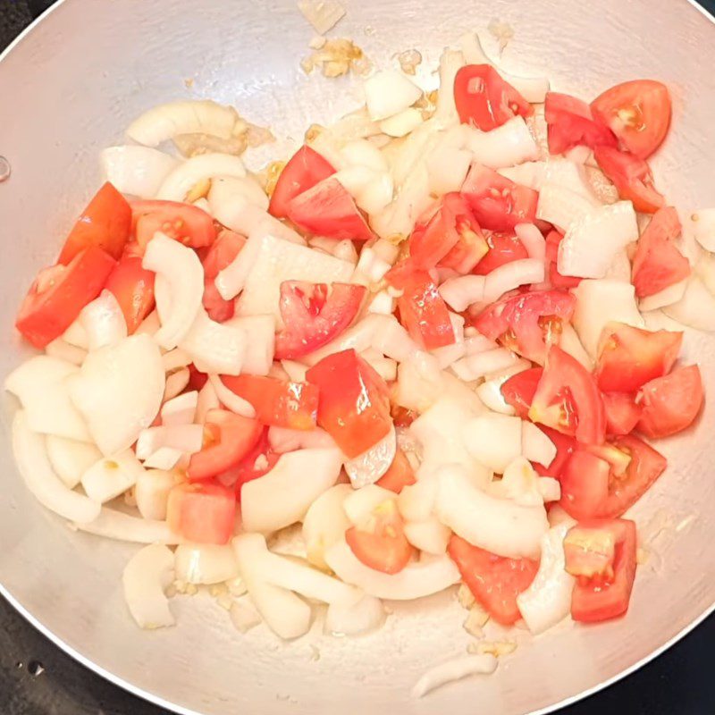 Step 3 Stir-fried tomatoes and onions Stir-fried onions with tomatoes