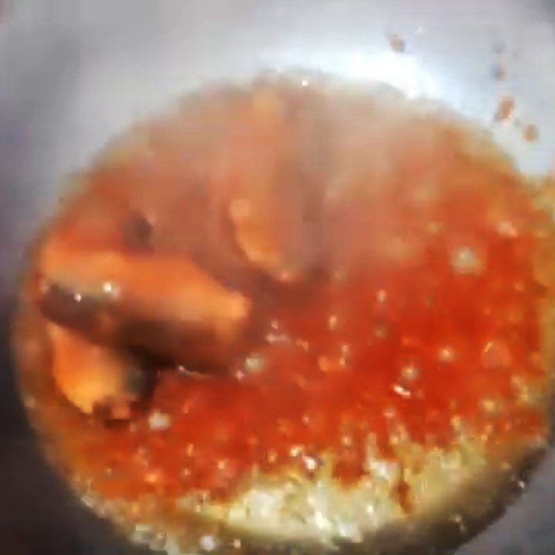 Step 2 Stir-fried canned fish Instant noodles stir-fried with canned fish