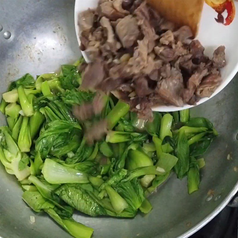 Step 4 Stir-frying the ingredients Stir-fried bok choy with beef