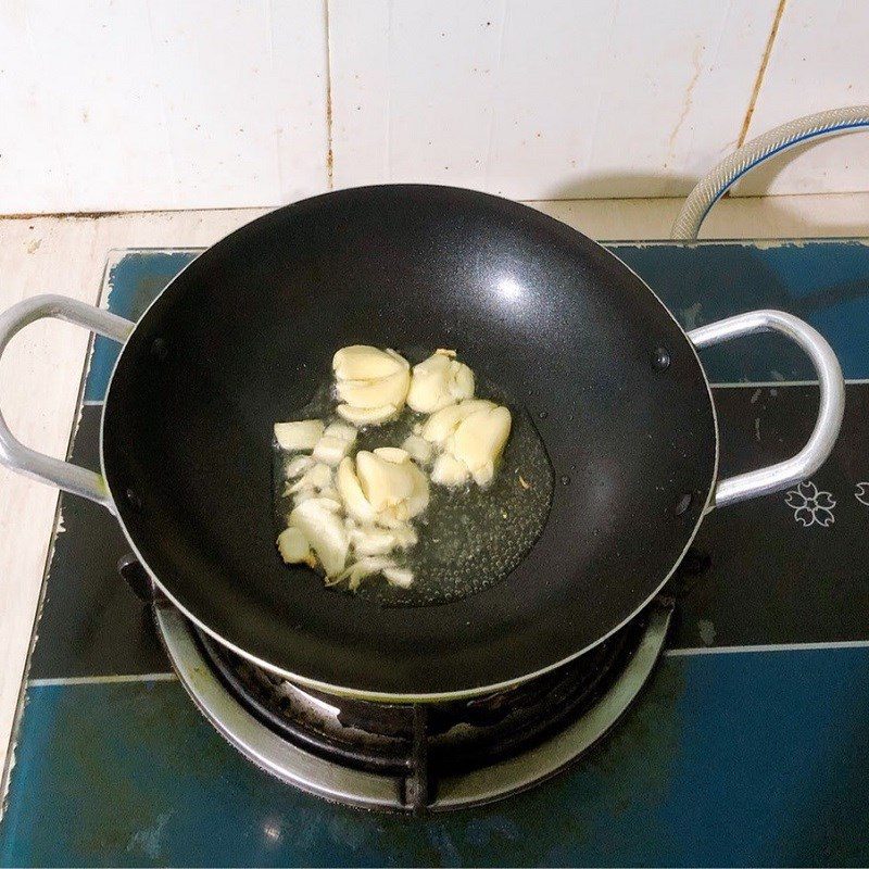 Step 2 Stir-fry bok choy with garlic Stir-fried bok choy with garlic