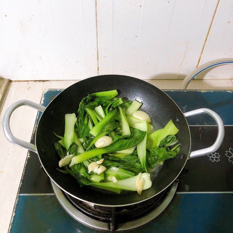 Step 2 Stir-fry bok choy with garlic Stir-fried bok choy with garlic