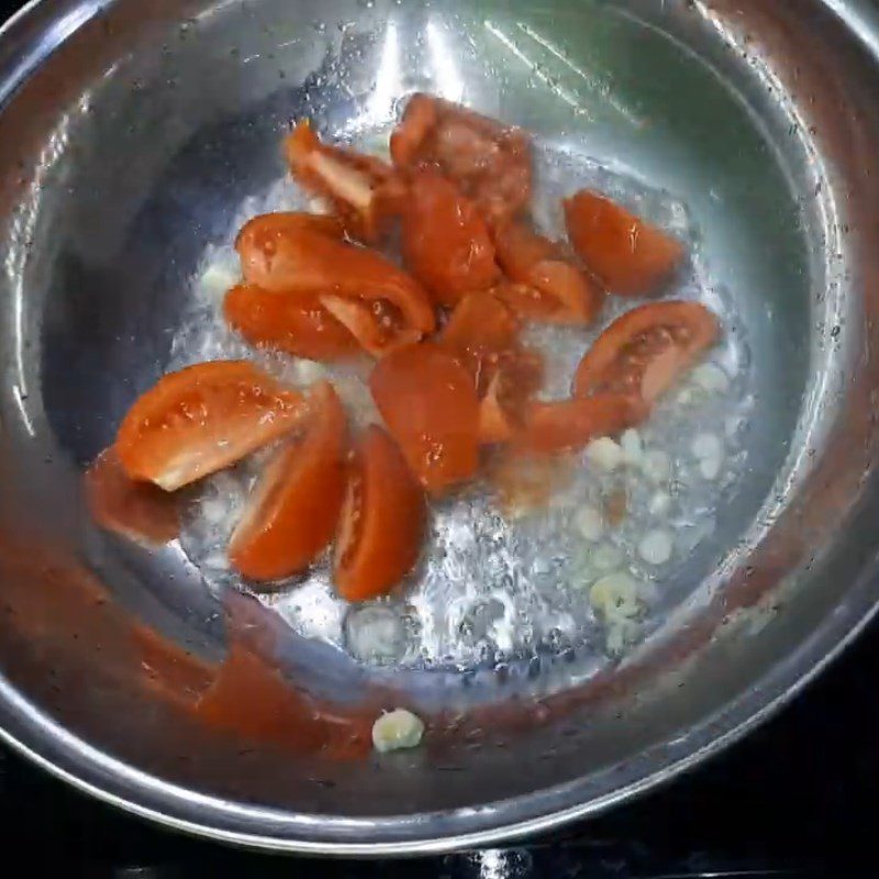 Step 2 Stir-fry the celery and tomatoes for Stir-fried Noodles with Celery and Tomatoes