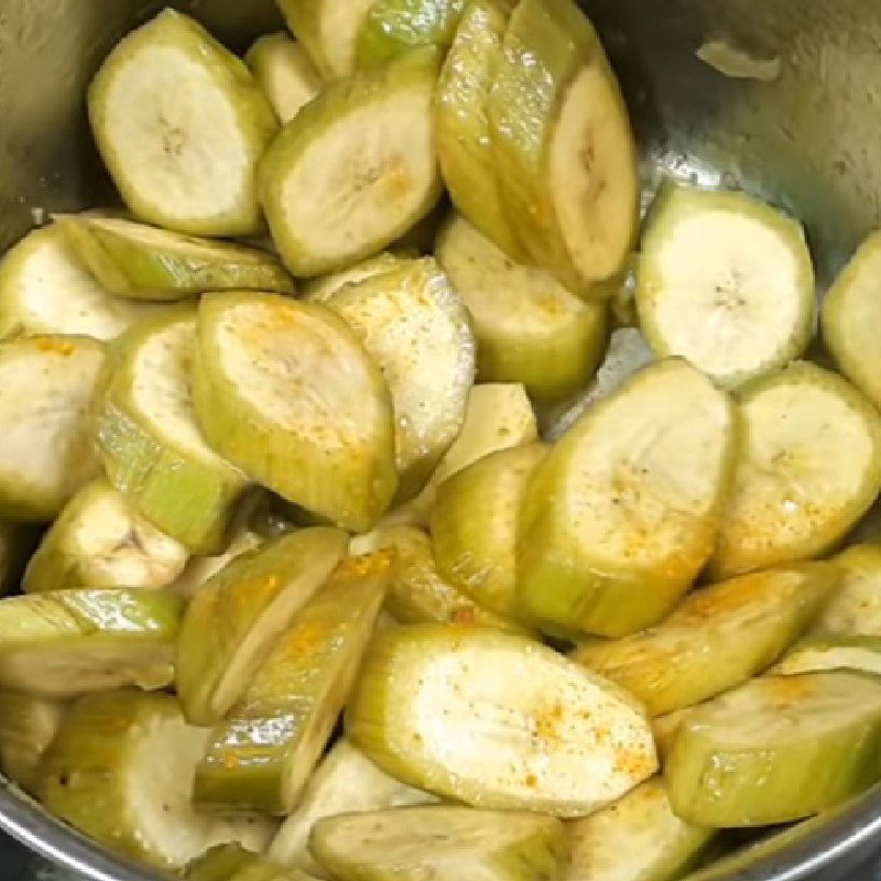 Step 5 Stir-fried green banana Green banana soup with snakehead fish