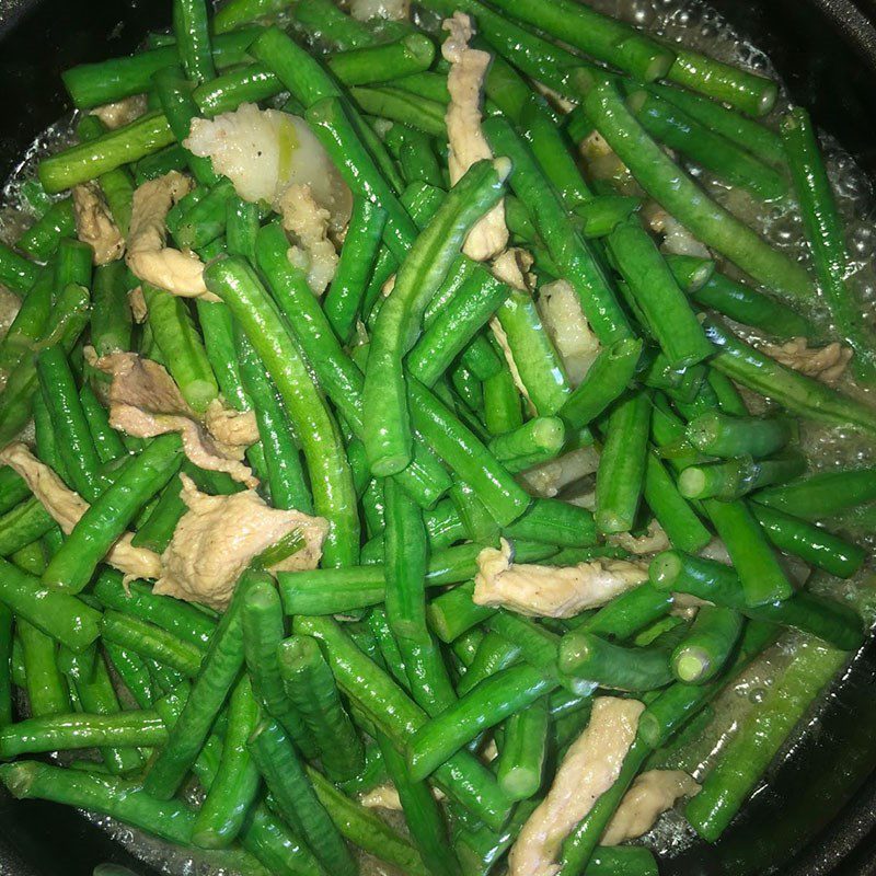 Step 3 Stir-fried green beans with pork Stir-fried pork with green beans