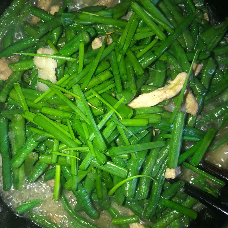 Step 3 Stir-fried green beans with pork Stir-fried pork with green beans