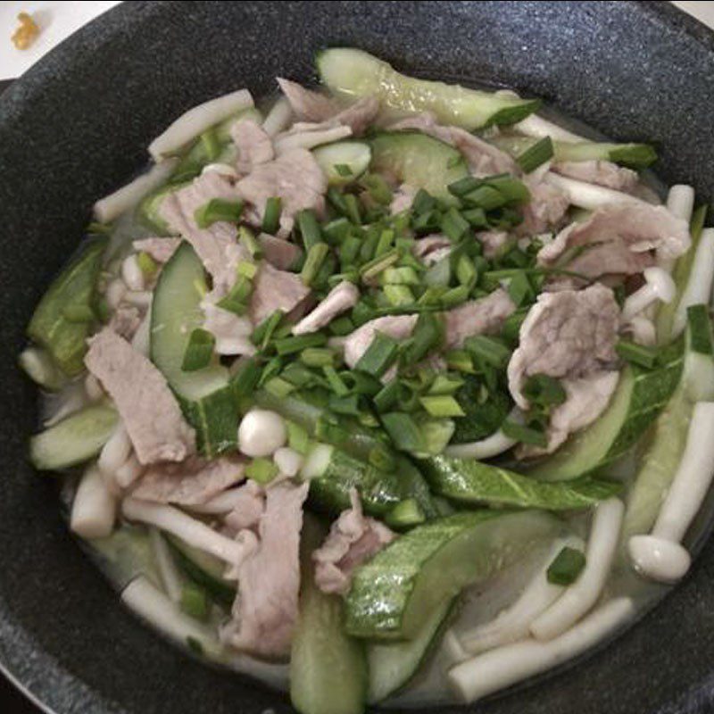 Step 3 Stir-fried cucumber with meat and mushrooms