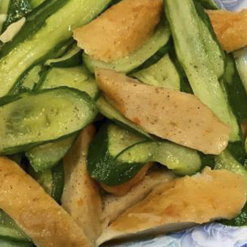 Step 3 Stir-fry the cucumber Stir-fried cucumber with fish cake