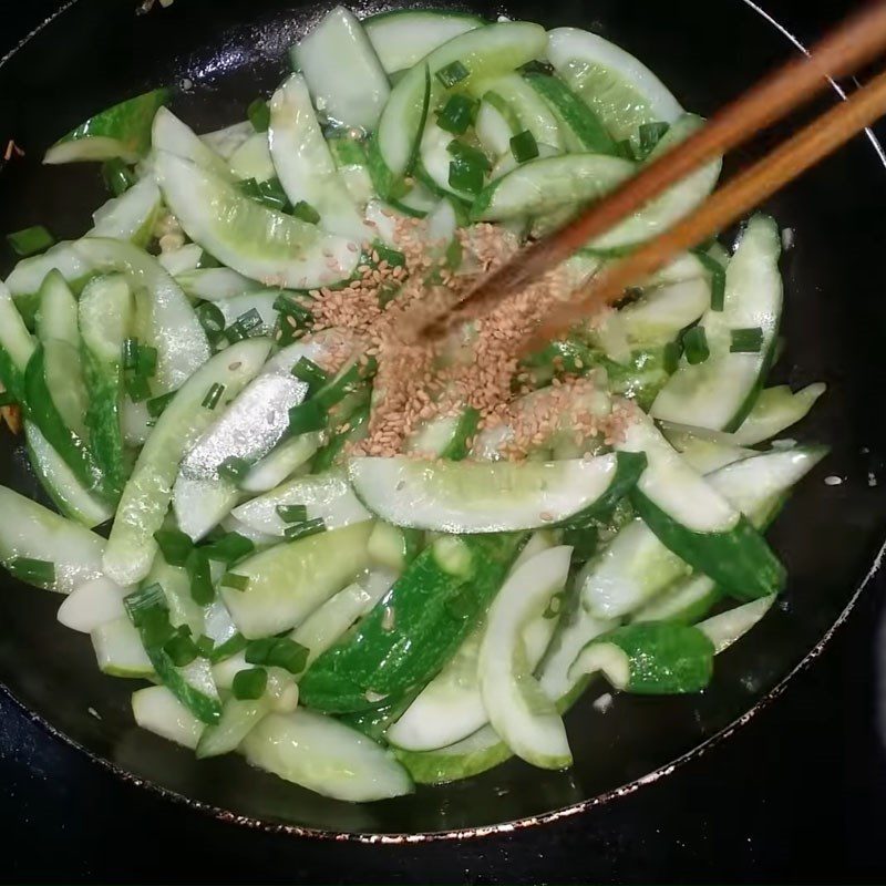 Step 2 Stir-fried cucumber with garlic