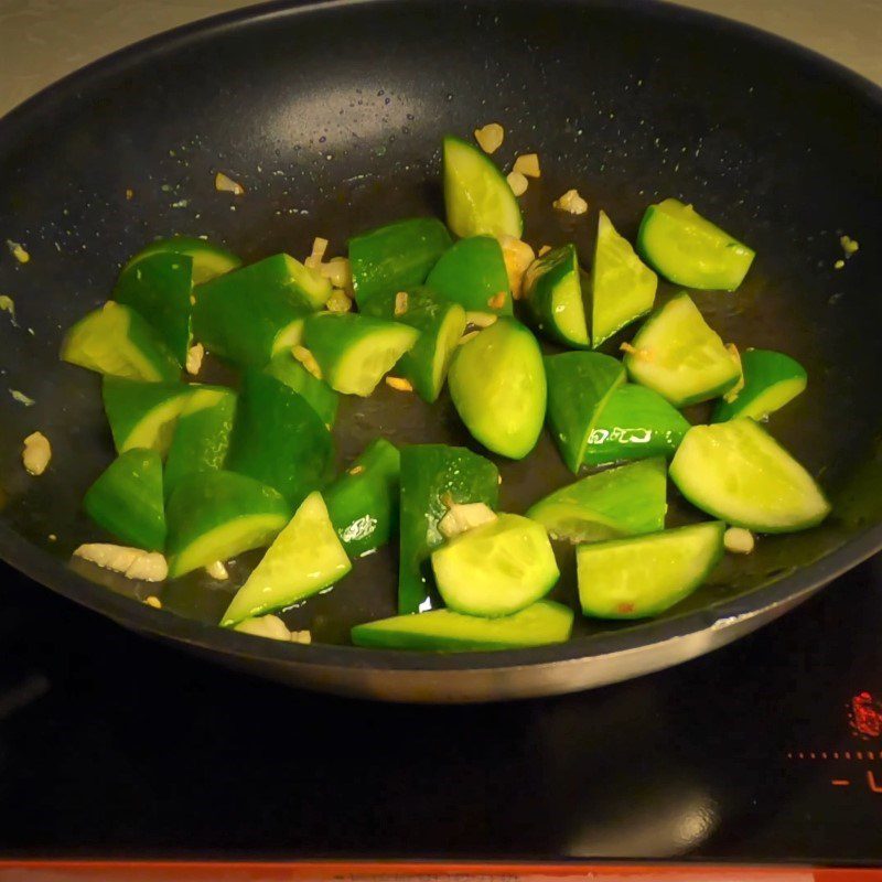 Step 3 Stir-fried cucumber with chicken eggs Cucumber (cucumber) stir-fried with eggs